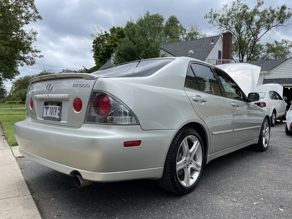 2004 Lexus IS 1st Gen - Image 11 of 31