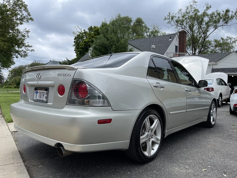 2004 Lexus IS 1st Gen - Image 10 of 31