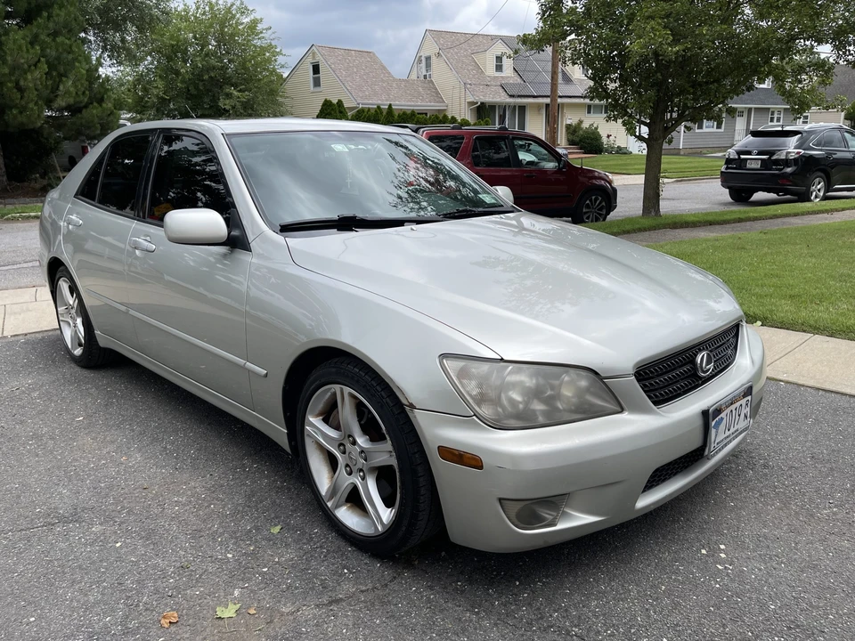 2004 Lexus IS 1st Gen - Image 5 of 31