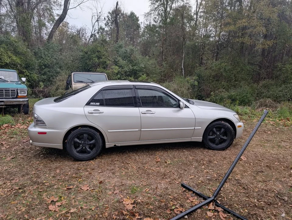 2004 Lexus IS 1st Gen - Image 2 of 2