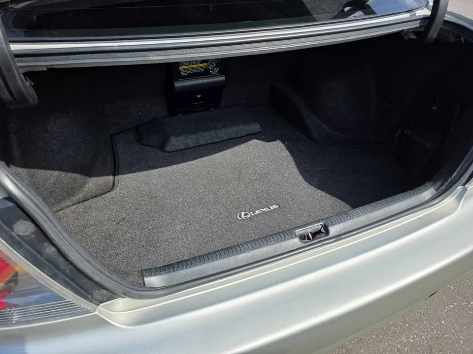 2004 Lexus IS 1st Gen - Image 17 of 20