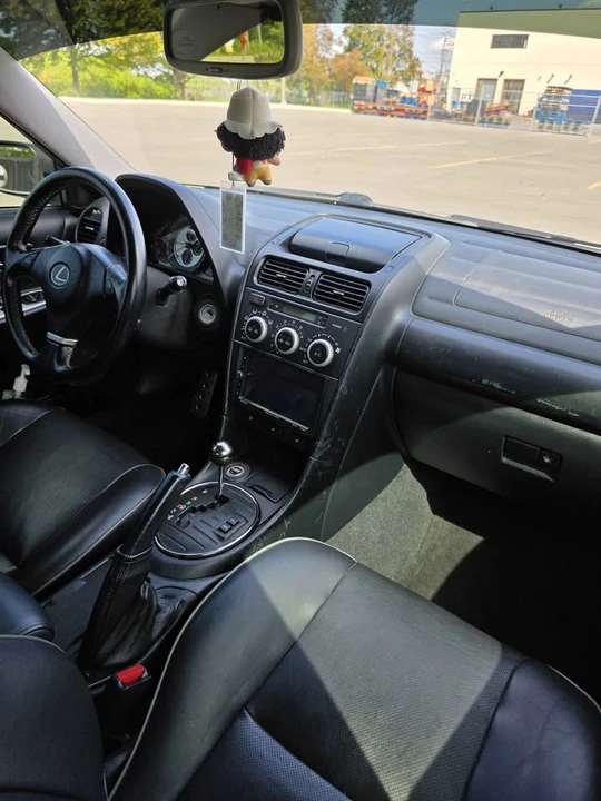 2004 Lexus IS 1st Gen - Image 10 of 20