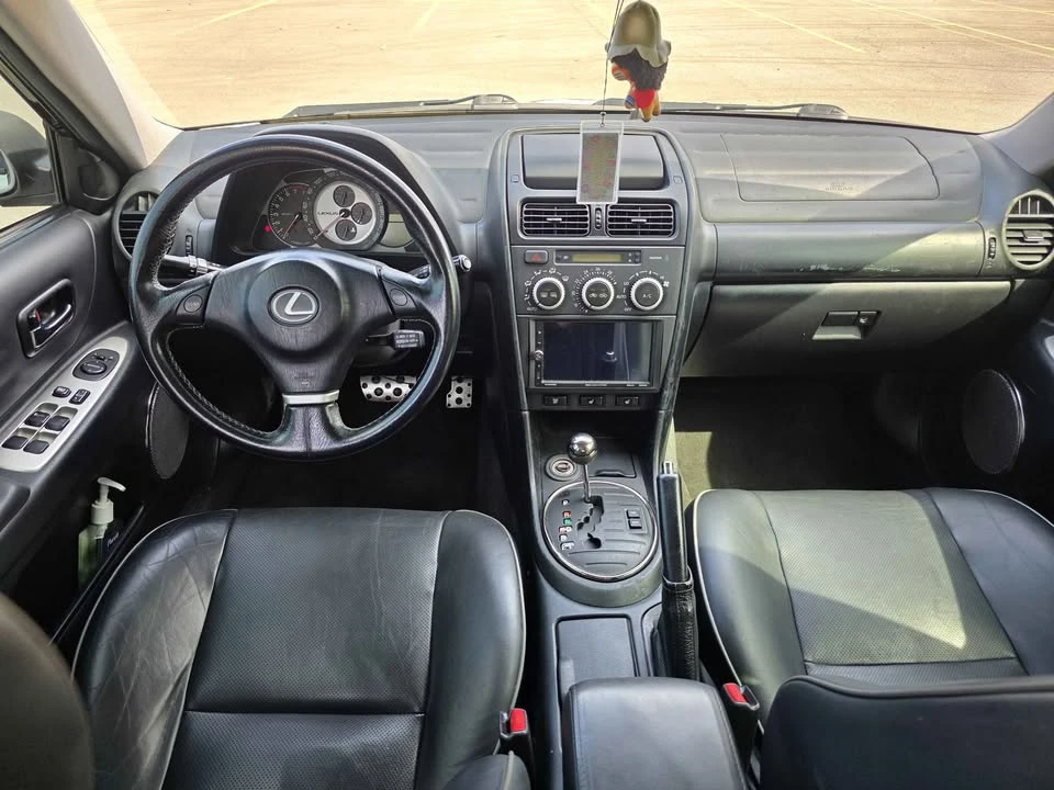2004 Lexus IS 1st Gen - Image 9 of 20