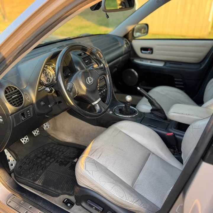 2004 Lexus IS 1st Gen - Image 5 of 10