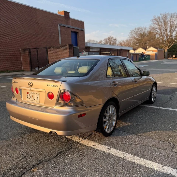 2004 Lexus IS 1st Gen - Image 4 of 10