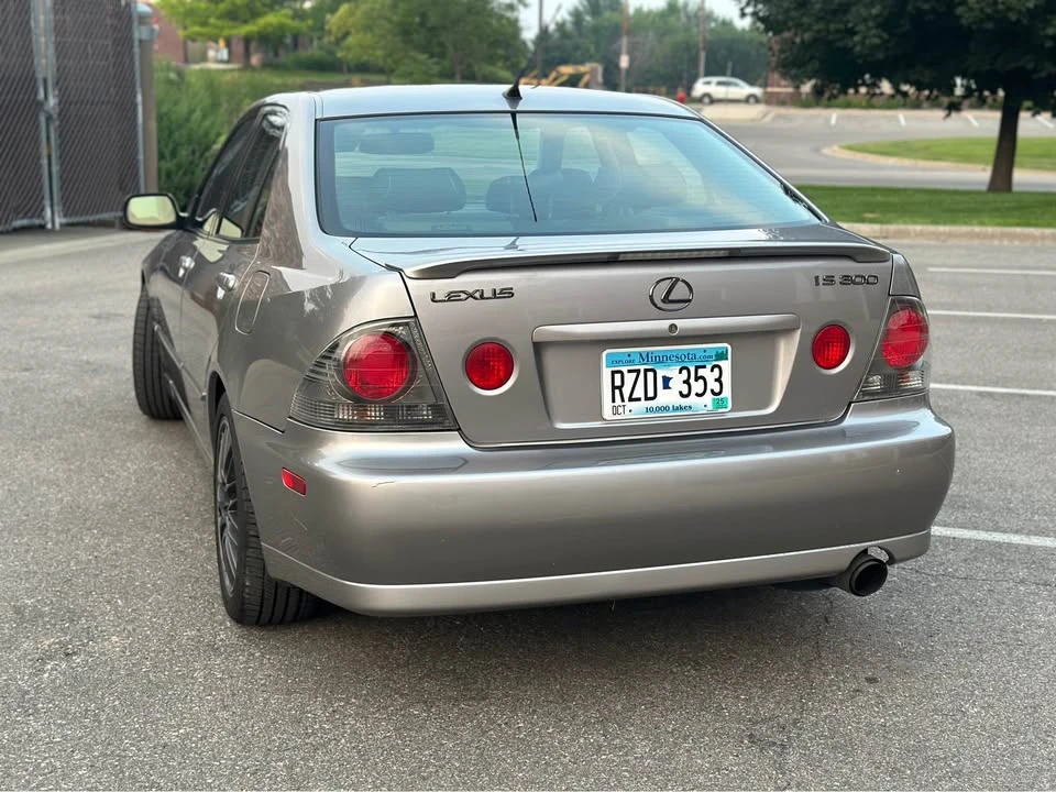 2004 Lexus IS 1st Gen - Image 4 of 7