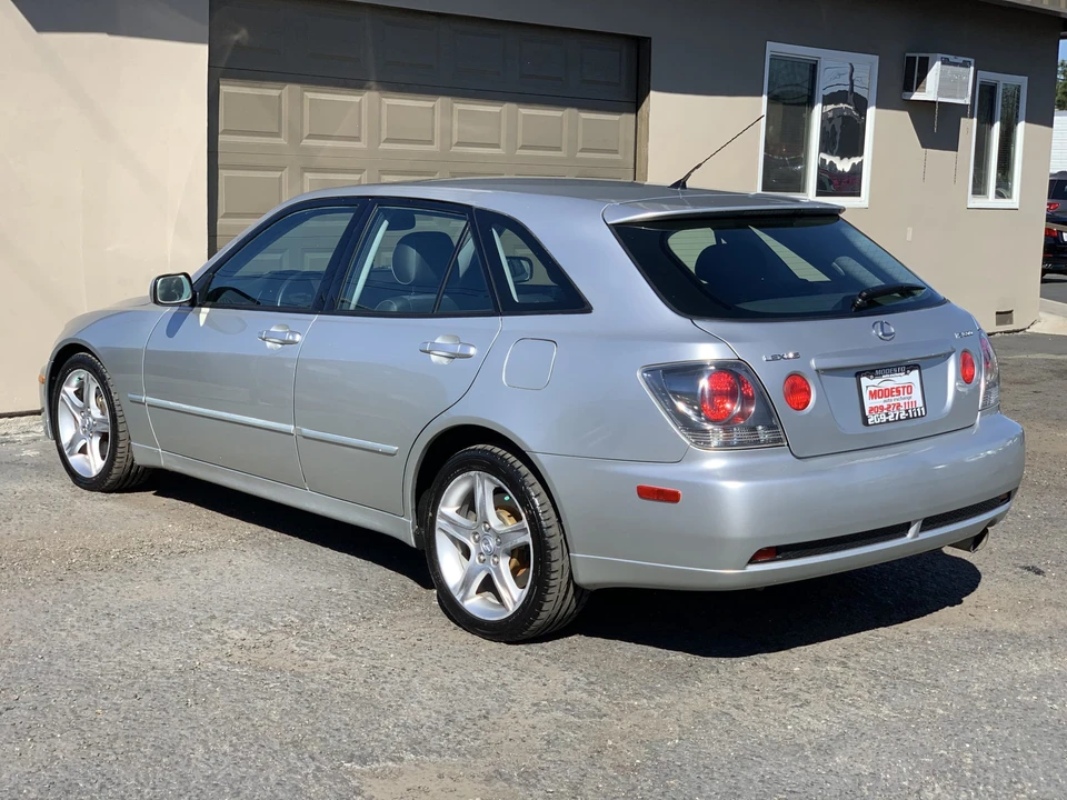 2004 Lexus IS 1st Gen - Image 4 of 31