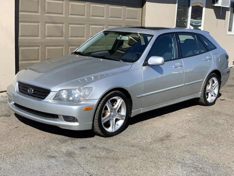 2004 Lexus IS 1st Gen - Image 2 of 31