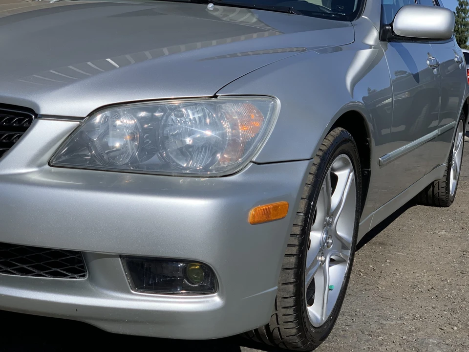2004 Lexus IS 1st Gen - Image 13 of 31