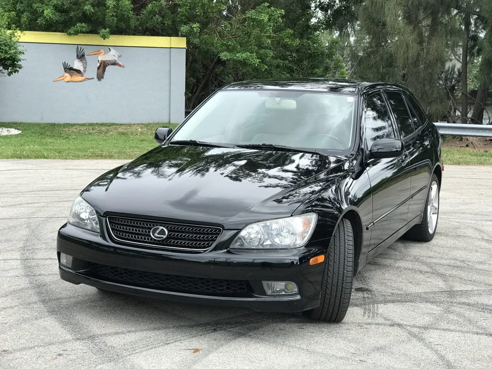 2004 Lexus IS 1st Gen - Image 2 of 31
