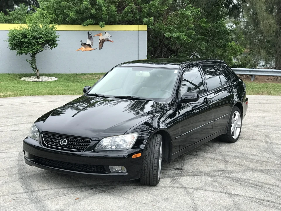 2004 Lexus IS 1st Gen - Image 4 of 31