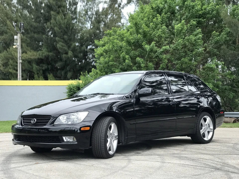 2004 Lexus IS 1st Gen - Image 5 of 31
