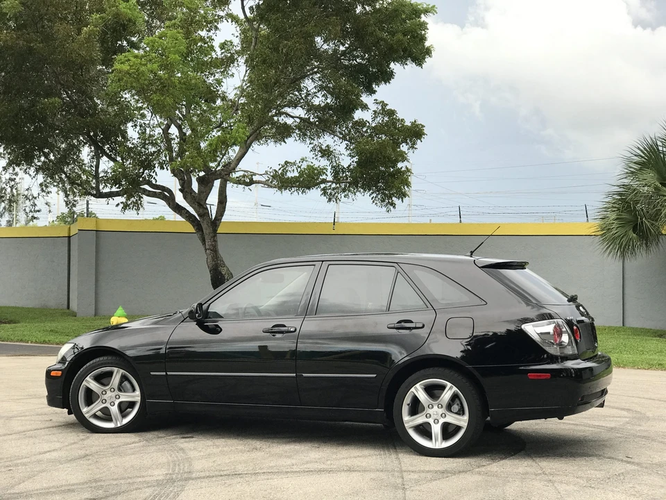 2004 Lexus IS 1st Gen - Image 8 of 31