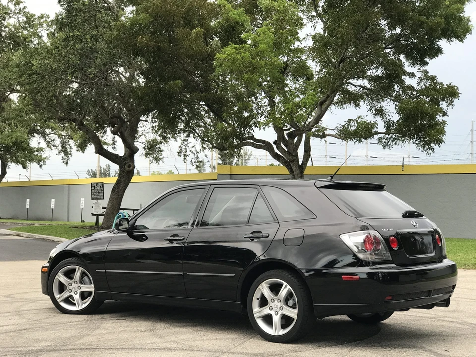 2004 Lexus IS 1st Gen - Image 9 of 31