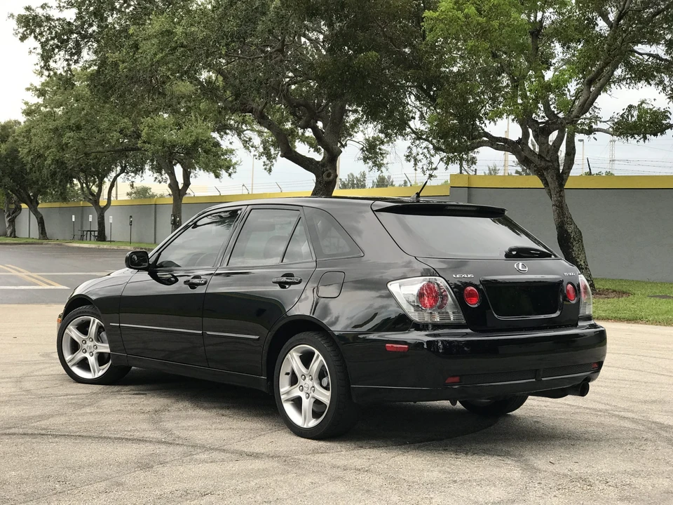 2004 Lexus IS 1st Gen - Image 10 of 31