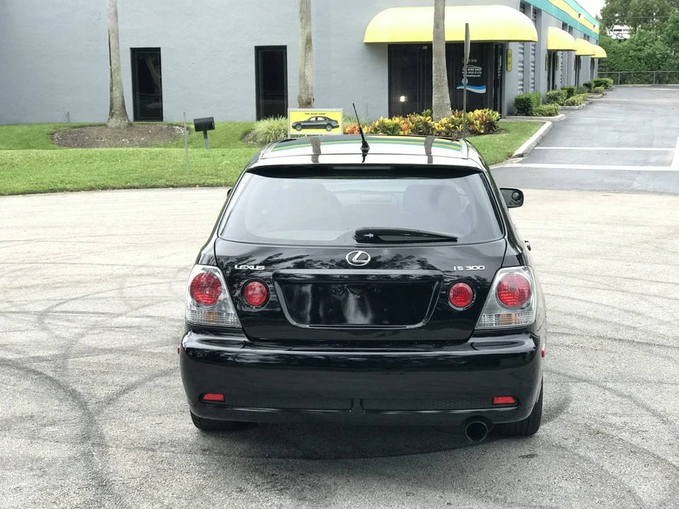 2004 Lexus IS 1st Gen - Image 13 of 31