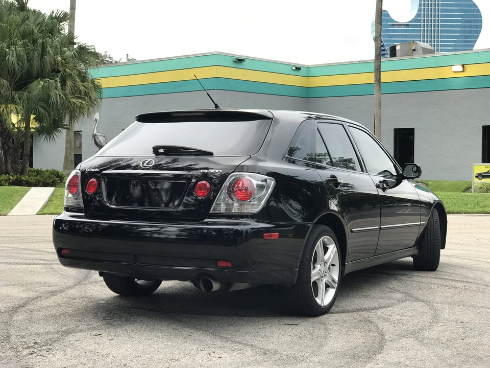 2004 Lexus IS 1st Gen - Image 15 of 31