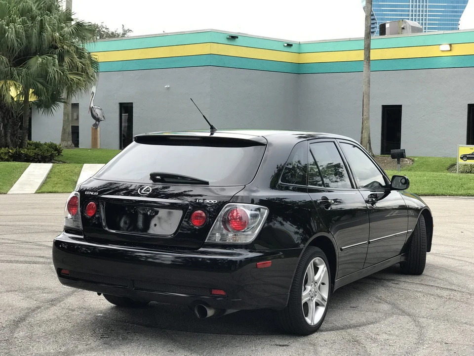 2004 Lexus IS 1st Gen - Image 16 of 31
