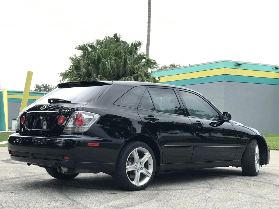 2004 Lexus IS 1st Gen - Image 17 of 31