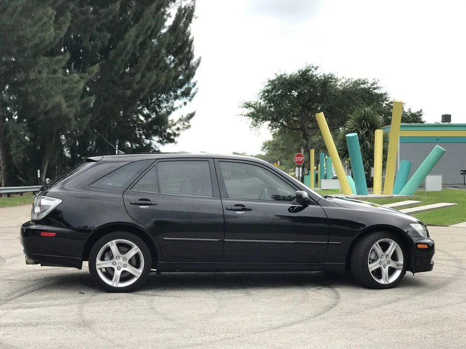 2004 Lexus IS 1st Gen - Image 18 of 31