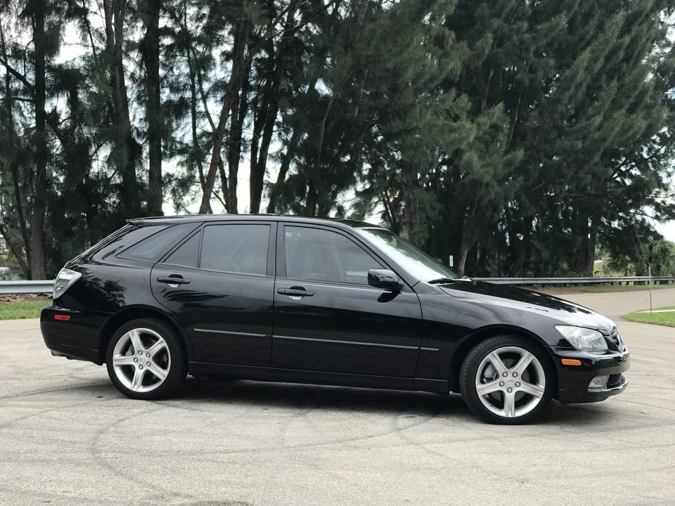 2004 Lexus IS 1st Gen - Image 19 of 31