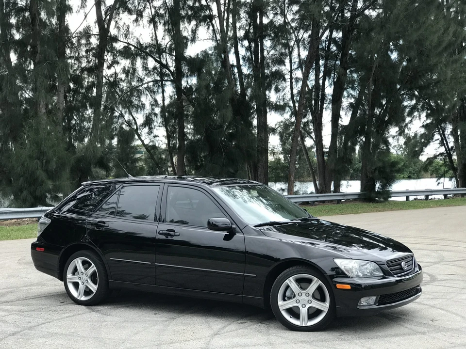 2004 Lexus IS 1st Gen - Image 21 of 31
