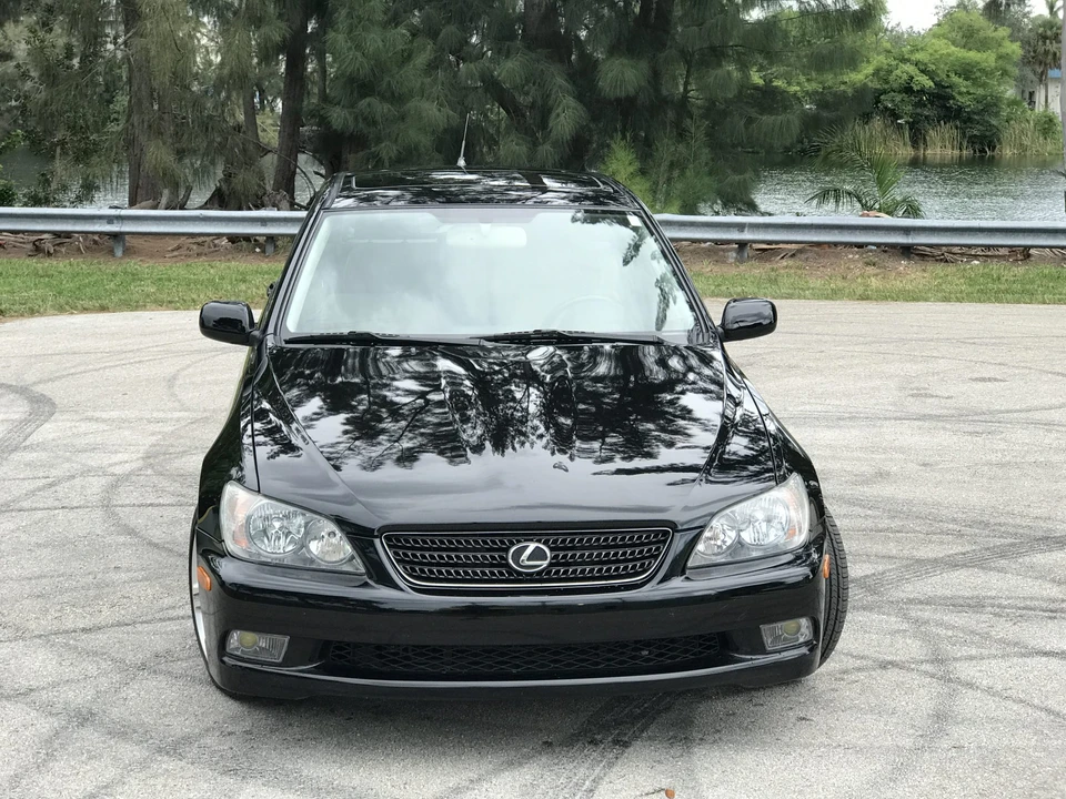 2004 Lexus IS 1st Gen - Image 27 of 31