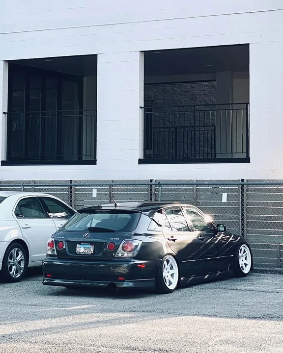 2004 Lexus IS 1st Gen - Image 4 of 12