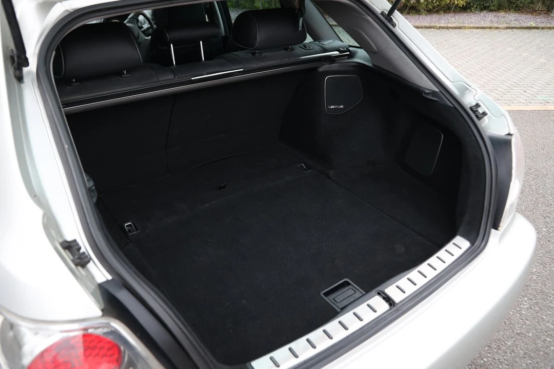 2004 Lexus IS 1st Gen - Image 27 of 30