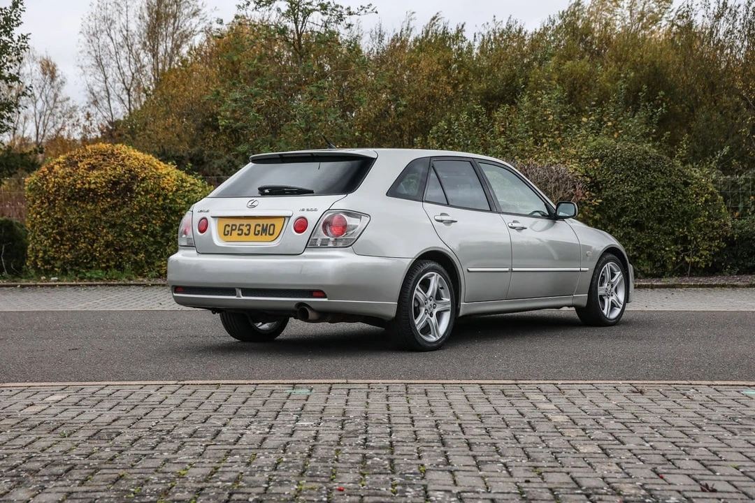2004 Lexus IS 1st Gen - Image 6 of 30