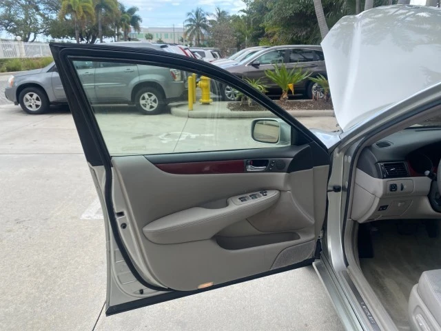 2004 Lexus ES 3rd Gen - Image 10 of 21