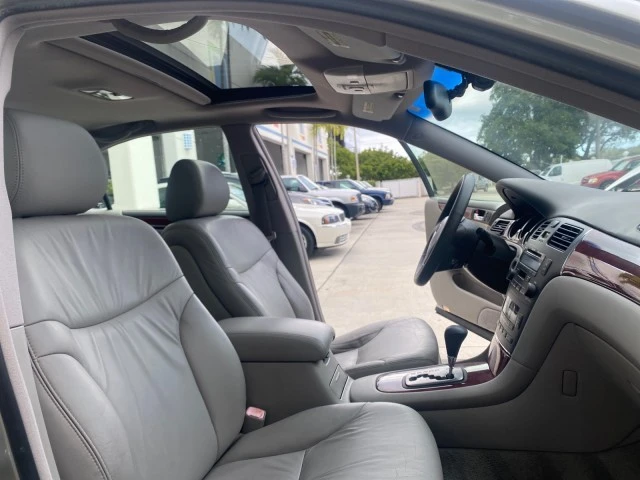 2004 Lexus ES 3rd Gen - Image 13 of 21