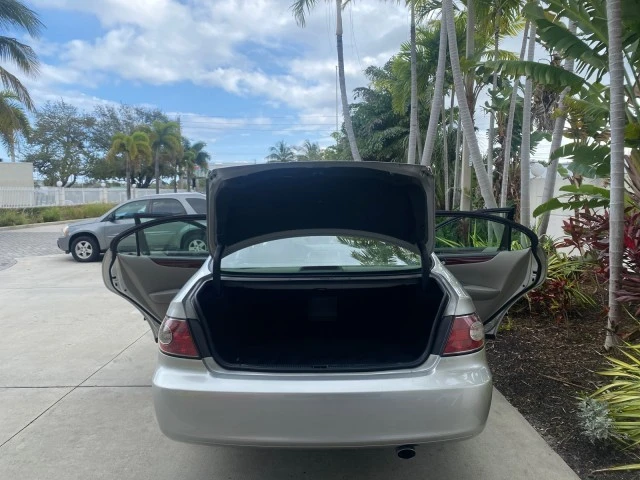 2004 Lexus ES 3rd Gen - Image 16 of 21