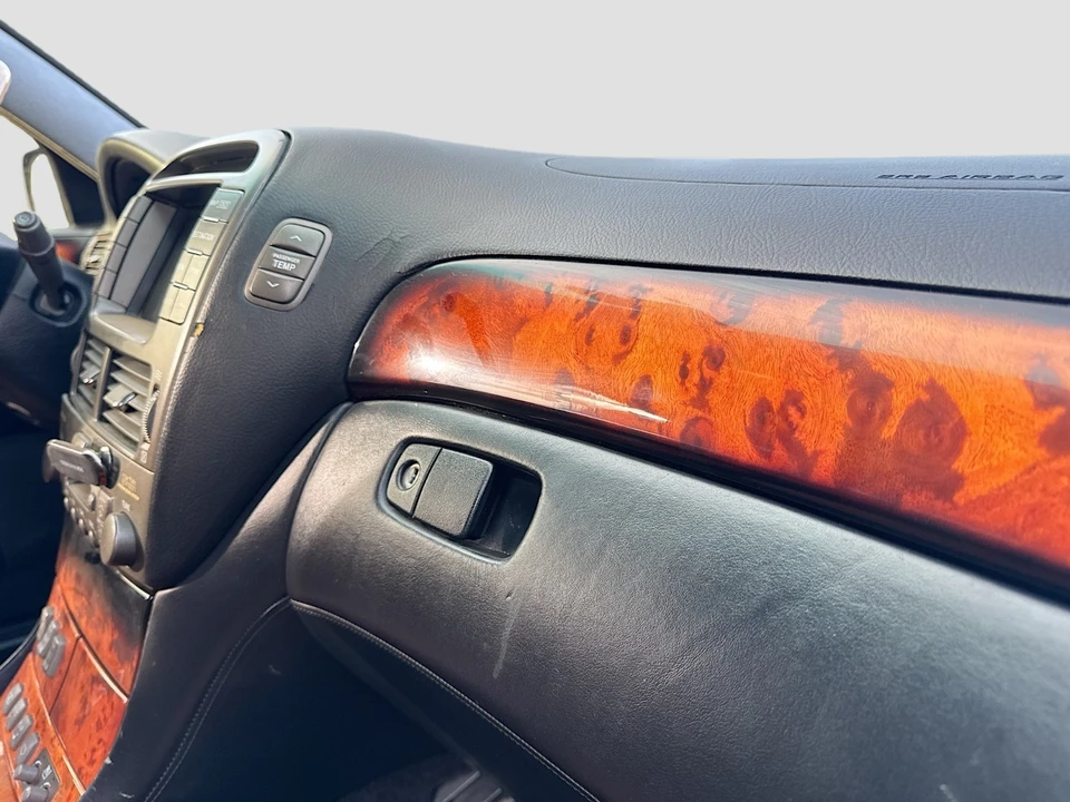 2004 Lexus LS 3rd Gen - Image 18 of 21