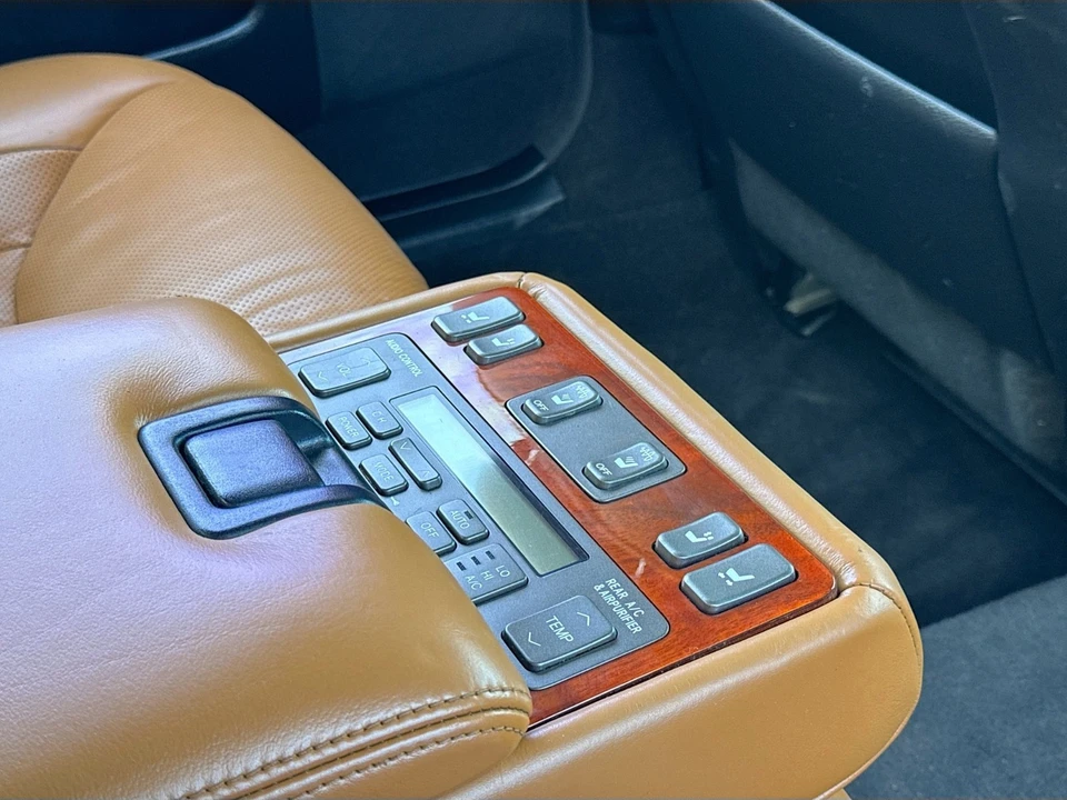 2004 Lexus LS 3rd Gen - Image 21 of 21