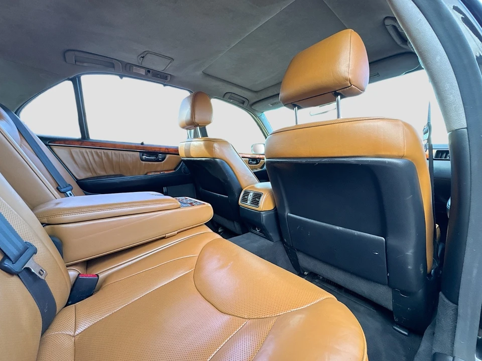 2004 Lexus LS 3rd Gen - Image 15 of 21