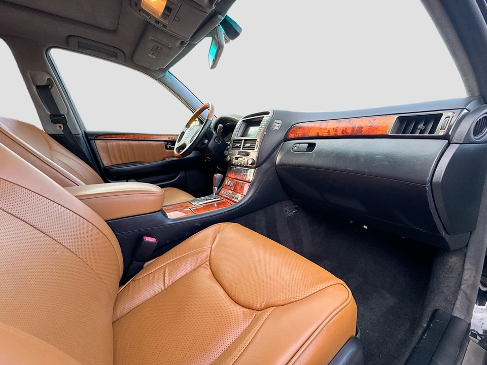 2004 Lexus LS 3rd Gen - Image 17 of 21