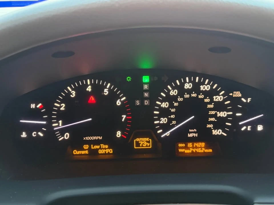 2004 Lexus LS 3rd Gen - Image 11 of 15