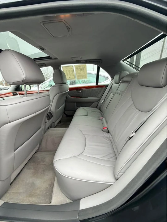2004 Lexus LS 3rd Gen - Image 9 of 12