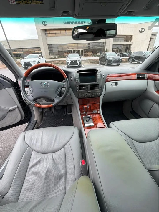 2004 Lexus LS 3rd Gen - Image 10 of 12