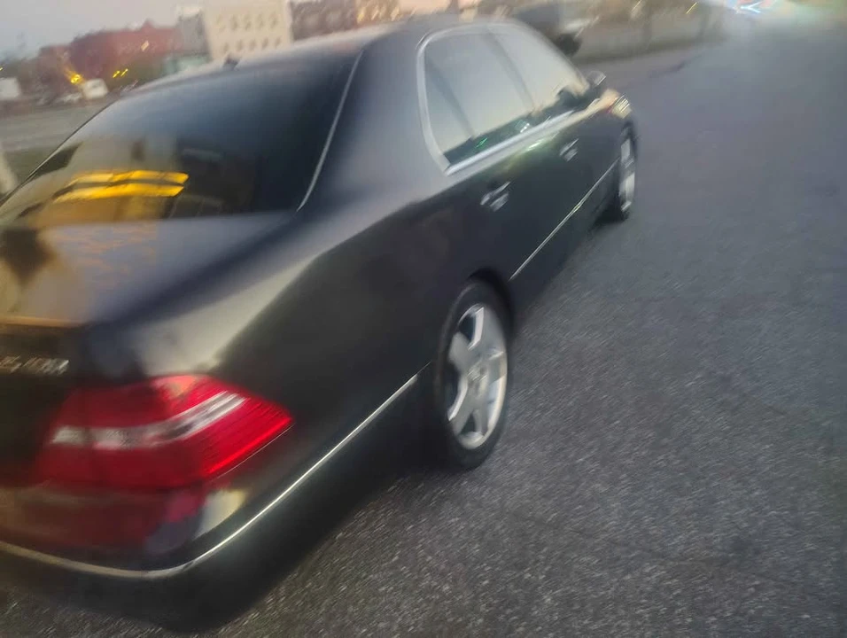 2004 Lexus LS 3rd Gen - Image 5 of 8