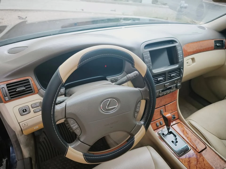 2004 Lexus LS 3rd Gen - Image 8 of 14