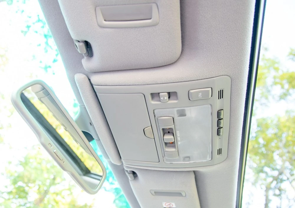2004 Lexus LS 3rd Gen - Image 16 of 19