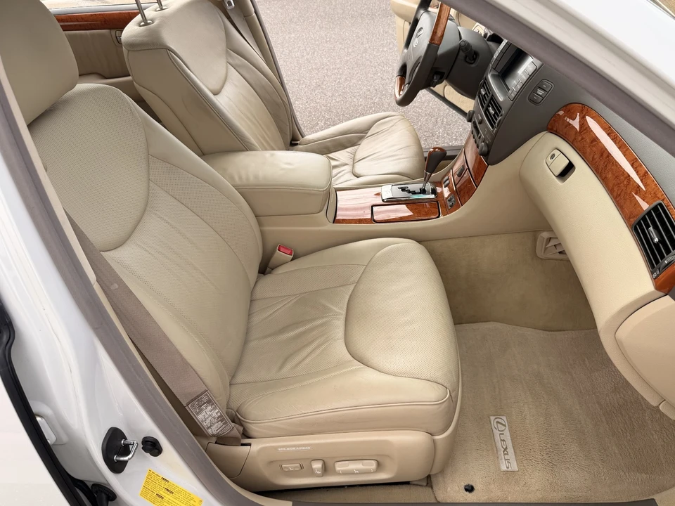2004 Lexus LS 3rd Gen - Image 16 of 21