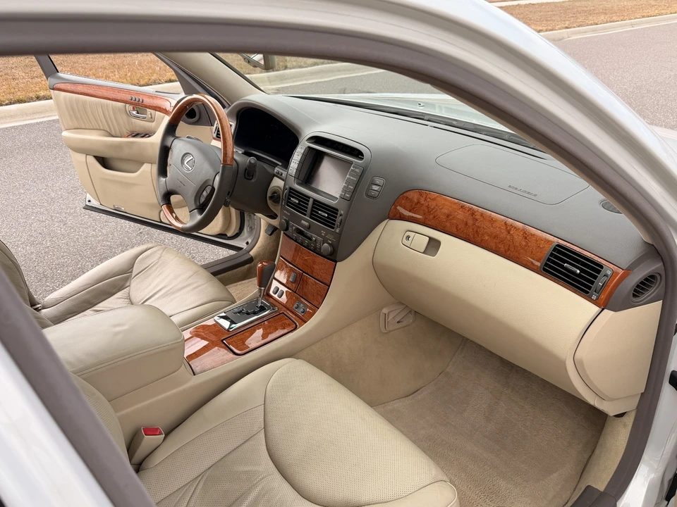 2004 Lexus LS 3rd Gen - Image 17 of 21