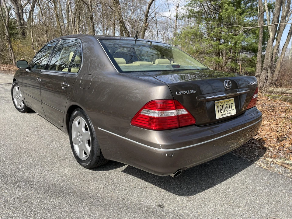 2004 Lexus LS 3rd Gen - Image 9 of 31
