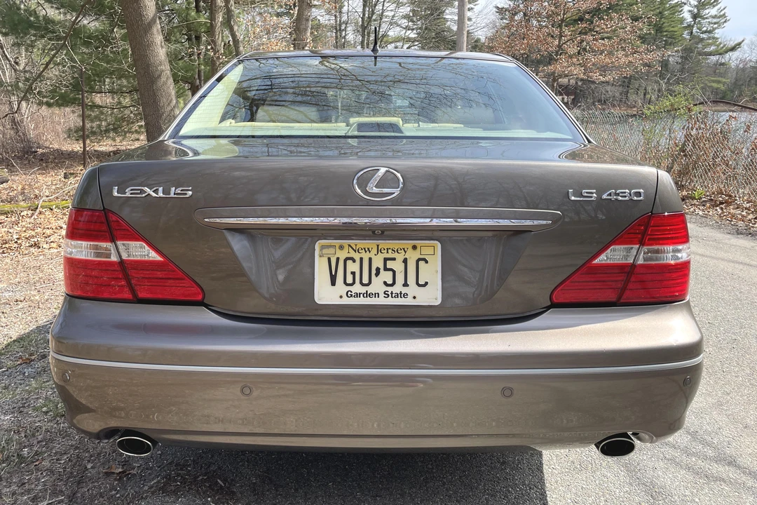 2004 Lexus LS 3rd Gen - Image 5 of 31