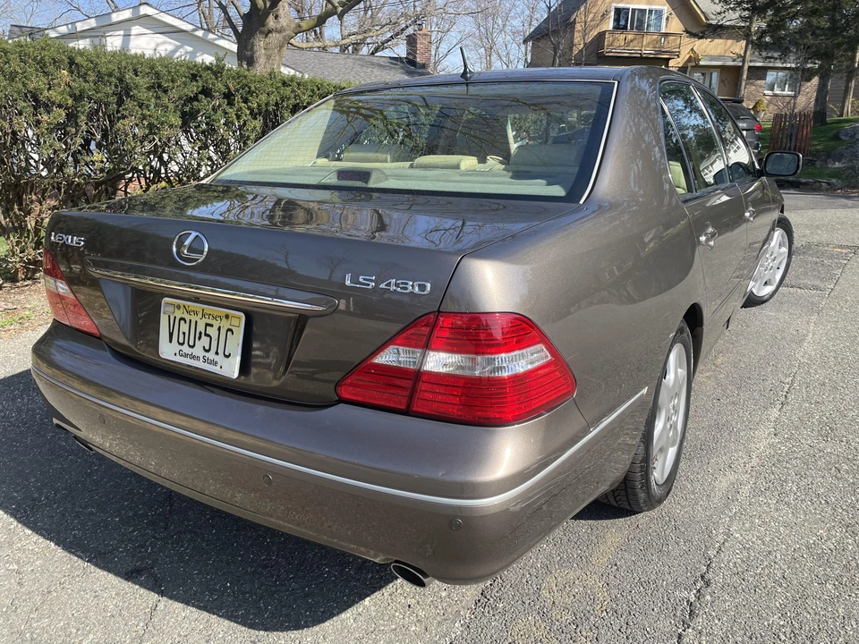 2004 Lexus LS 3rd Gen - Image 12 of 31