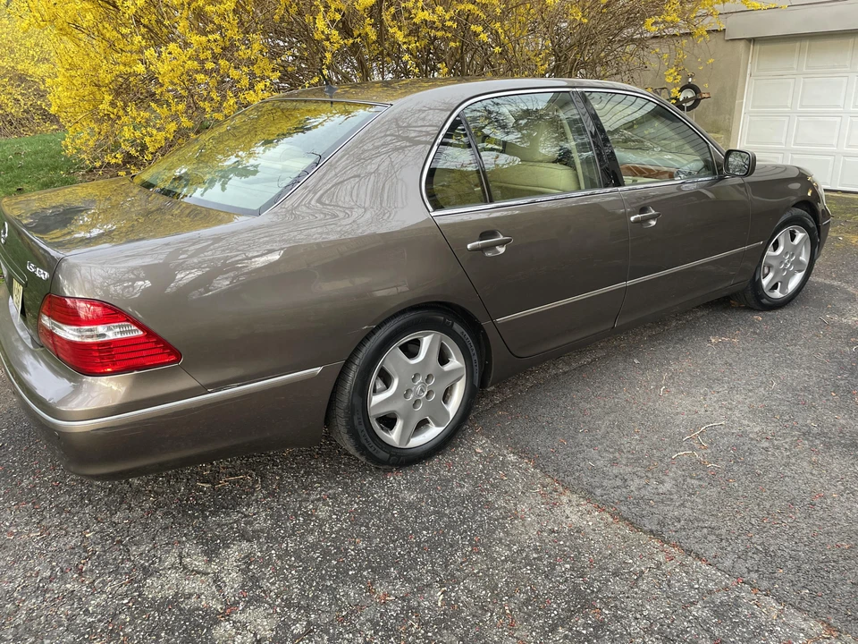 2004 Lexus LS 3rd Gen - Image 15 of 31