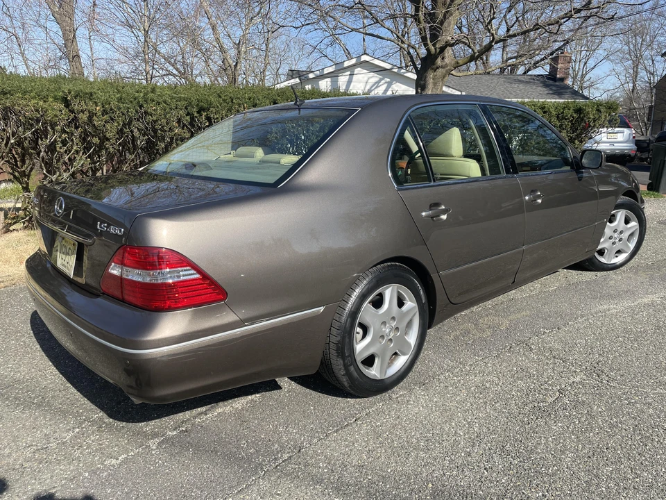2004 Lexus LS 3rd Gen - Image 13 of 31